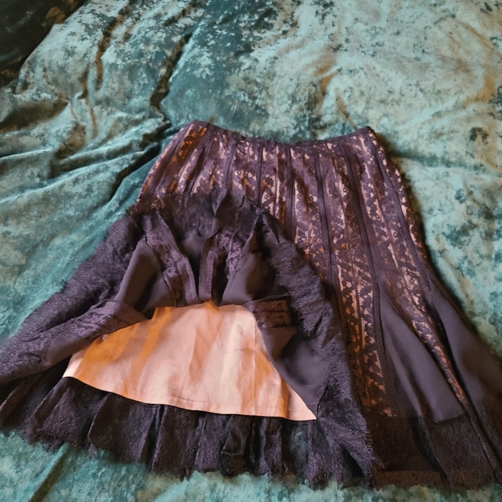 Witchy lace lined godet skirt - Picture 2 of 7